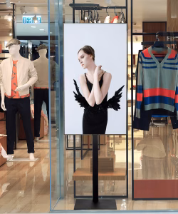 Monitores de alto brillo de hasta 86" para instalación en escaparates